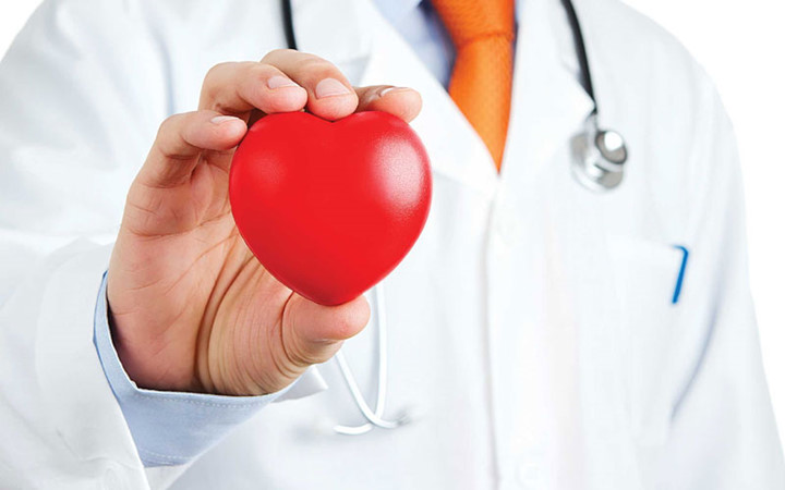 găn ngừa các bệnh tim mạch:Quả hồng chứa nhiều đường, hầu hết là đường glucose và fructose, giúp các mạch máu lưu thông, làm khỏe các cơ tim mà vẫn duy trì được lượng đường máu ở mức bình thường.
