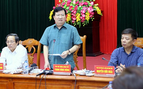 Phó Thủ tướng Trịnh Đình Dũng đã làm việc với lãnh đạo tỉnh Quảng Bình về các biện pháp khắc phục hậu quả mưa lũ và ứng phó với bão số 7.
