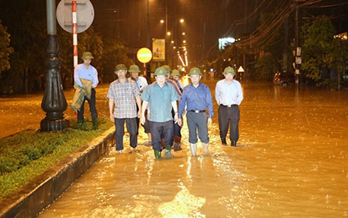 Phó Thủ tướng thị sát tình hình lũ lụt tại Quảng Bình