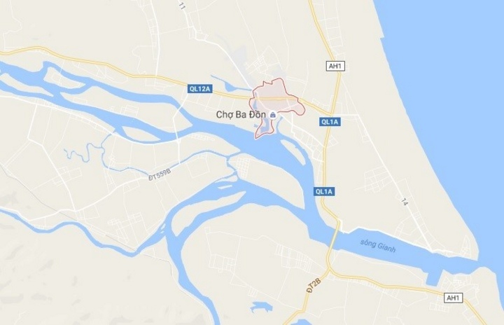 Thị xã Ba Đồn có hơn 100.000 nhân khẩu, nằm trên quốc lộ 12A và cách TP Đồng Hới hơn 40 km. Ảnh: Google Maps.