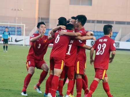 Các cầu thủ U19 Việt Nam đã thi đấu hết sức tự tin ở trận gặp U19 UAE.Ảnh: VFF