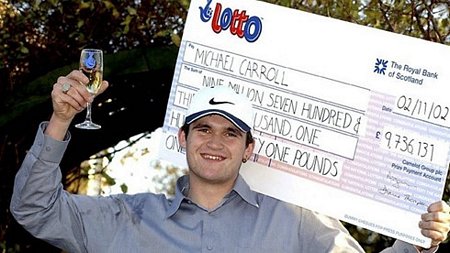 Michael Carroll nhanh chóng thành tay chơi khét tiếng sau khi trúng số 15,4 triệu USD vào năm 2002.