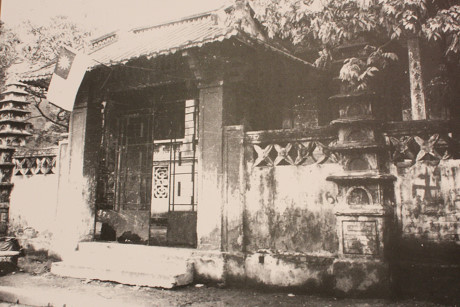 Một trụ sở của Việt Nam Quốc dân đảng – lực lượng được khẳng định là đã cấu kết với thực dân Pháp nhằm tiến hành đảo chính lật đổ chính phủ Hồ Chí Minh vào tháng 7/1946.