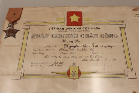 Huân chương truy tặng liệt sĩ Nguyễn Thị Lợi thuộc Công an Hà Nội. Điệp viên Nguyễn Thị Lợi đã tình nguyện cảm tử để đánh đắm chiến hạm Amyot d’Inville của thực dân Pháp vào ngày 27/9/1950.