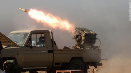 Liên quân tấn công vào những vị trí khủng bố ở khu vực Bertela, Mosul. Ảnh rocket được phóng tới vị trí được cho là nơi trú ẩn của IS ở Bertela (ảnh: CNN)