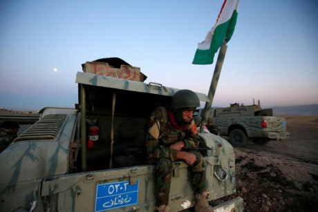 Tin ban đầu lực lượng Peshmerga của người Kurd đã chiếm được 7 ngôi làng ở đông Mosul và cả con đường chính nối thành phố này với thủ phủ của người Kurd ở Iraq là Irbil. (ảnh: DailyMail)