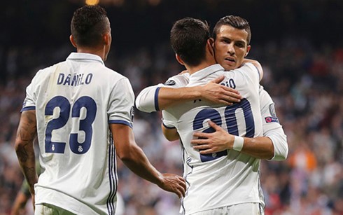 Real giành chiến thắng đậm 5-1 trước Legia (Ảnh: AFP)