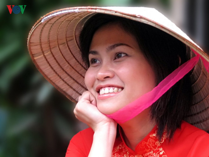 Chiếc nón lá là một hình ảnh đẹp và không bao giờ cũ, gắn liền với người phụ nữ Việt Nam, là “từ khoá” riêng biệt của Việt Nam trên bản đồ văn hoá thế giới.