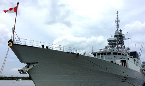 Tàu HMCS Vancouver đã đến Thành phố Hồ Chí Minh vào 18/10. (ảnh do Đại sứ quán Canada cung cấp).