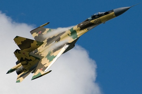 Su-35 là chiến đấu cơ đa nhiệm thế hệ thứ 4++ một người lái, có chiều dài 21,9m, sải cánh 15,3m và chiều cao 5,9m.