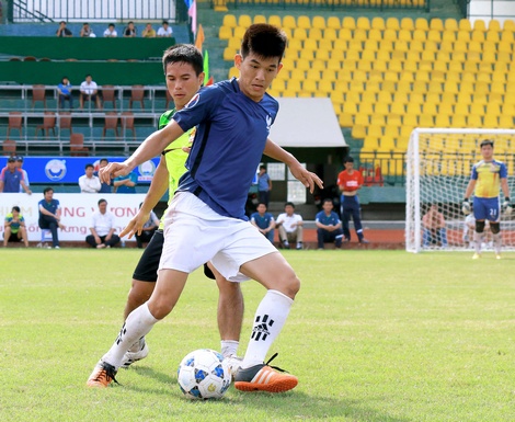 Pha ghi bàn của Anh Khoa (XSKT Bình Phước) trong trận thắng XSKT TP Hồ Chí Minh 5-1.  