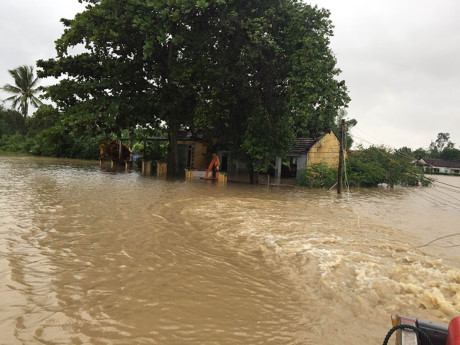 Nước lũ gây ngập sâu ở phường Trần Quang Diệu.
