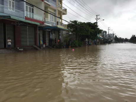 Đường phố ở Quy Nhơn biến thành sông.