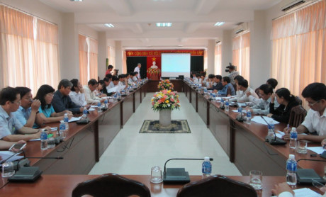 UBND tỉnh Ninh Thuận họp khẩn cấp triển khai công tác phòng chống mưa, lũ trên địa bàn. (Ảnh: Nguyễn Thành/Vietnam+)