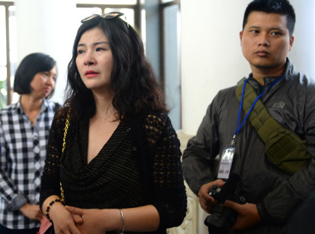 Đôi mắt đỏ hoe của nữ diễn viên Kim Oanh vì đau buồn trước sự ra đi của NSƯT Phạm Bằng