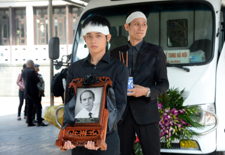 Sau lễ viếng và lễ truy điệu, NSƯT Phạm Bằng được điện táng tại Đài hóa thân Hoàn Vũ, Hà Nội.