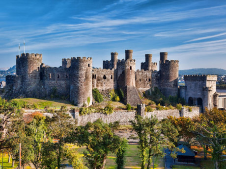 Conwy Castle, xứ Wales được xây dựng bởi Edward I vào cuối thế kỷ thứ 13. Lâu đài hiện là một trong những điểm du lịch được bảo tồn tốt nhất ở miền Bắc xứ Wales.