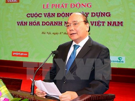 Thủ tướng Nguyễn Xuân Phúc đến dự và phát biểu tại Lễ phát động cuộc vận động xây dựng văn hóa doanh nghiệp. (Ảnh: Thống Nhất/TTXVN)