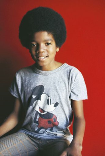 Michael Jackson trở thành giọng ca chính trong nhóm The Jackson 5 và ngay lập tức được rất nhiều người hâm mộ.
