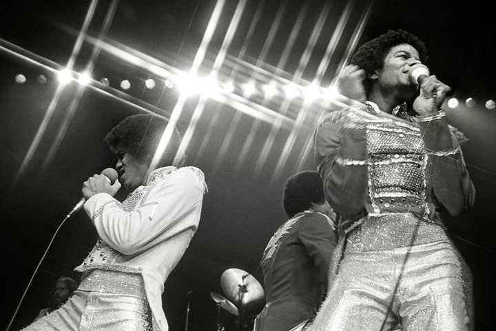 Mặc dù cuối những năm 70 không còn nổi tiếng như trước nhưng The Jacksons vẫn tiếp tục các chuyến lưu diễn thành công khắp thế giới. Tới năm 1979, Michael tách ra solo với màn ra mắt ca khúc “Off The Wall”.