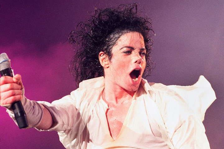 Tour lưu diễn thế giới “History World Tour” của Michael Jackson là tour diễn thành công nhất của ông khi nó đi qua 58 quốc gia nhưng chỉ kéo dài hơn 1 năm và “đánh bại” bất kì kỉ lục nào trước đó của “ông hoàng nhạc Pop” về số người xem.
