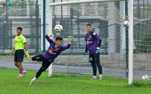 Thủ thành Việt kiều Đặng Văn Lâm được lựa chọn để dự bị cho Nguyên Mạnh và Tuấn Linh ở ĐT Việt Nam tại AFF Cup 2016.