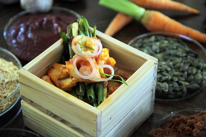O Jing Eer Muchim – salad mực cay Hàn Quốc. (Ảnh: BTC)