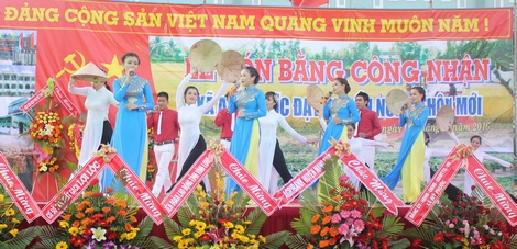 Văn nghệ đặc sắc do Trung tâm Văn hoá tỉnh biểu diễn phục vụ lễ đón nhận xã NTM An Phước.