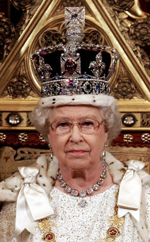 Chiếc vòng cổ Coronation của Nữ hoàng Victoria. Sau này, món đồ trang sức đã được các Nữ hoàng Alexandra, Mary, Hoàng Thái hậu Elizabeth và Nữ hoàng Elizabeth II đeo khi trị vì.
