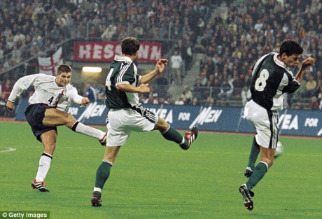 Ngày 1/9/2001, Gerrard có bàn thắng đầu tiên cho ĐT Anh trong trận Anh hạ Đức 5-1 ở vòng loại World Cup 2002.