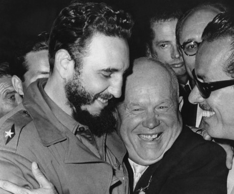 Lãnh tụ Castro ôm lãnh đạo Liên Xô Nikita Khrushchev tại Liên Hợp Quốc vào ngày 20/9/1960.