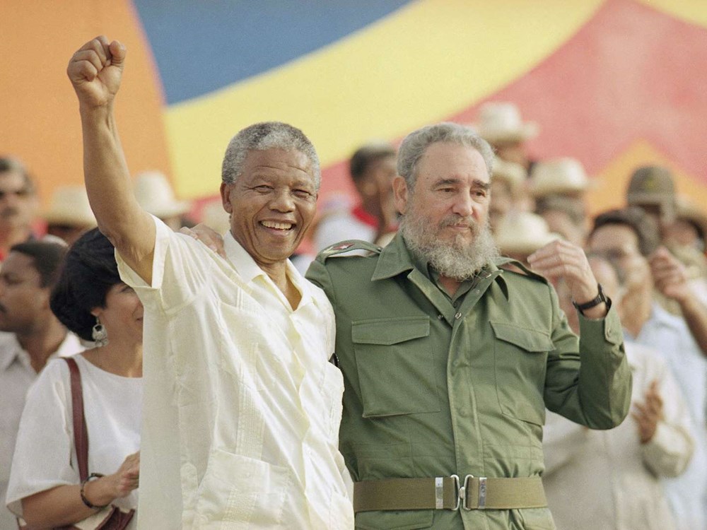 Fidel Castro và nhà lãnh đạo Nam Phi Nelson Mandela năm 1991.