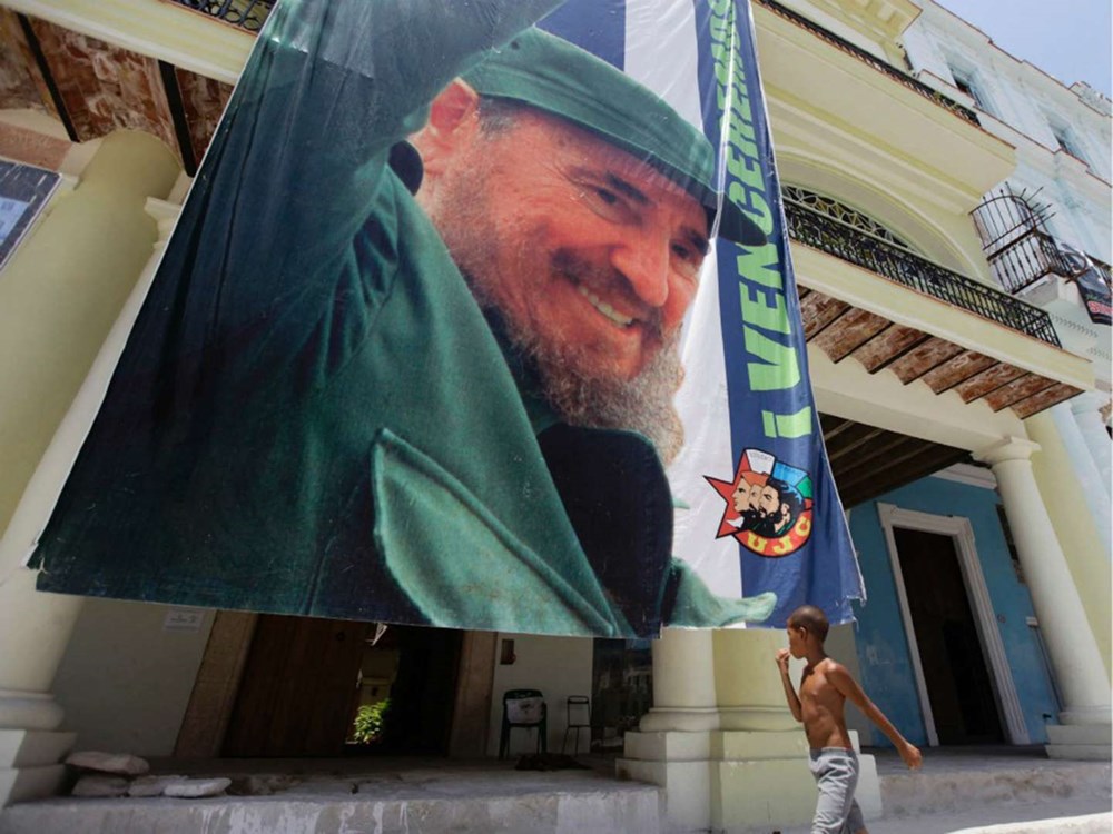 Mặc dù về nghỉ hưu, nhưng với người dân Cuba Fidel Castro vẫn là Lãnh tụ, người lành đạo vô cùng kính yêu.