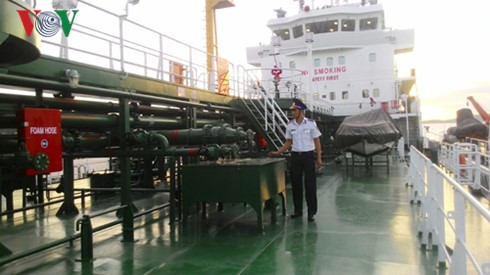 CSB 7011 là tàu vận tải tổng hợp của Cảnh sát biển, cung cấp dầu, nước ngọt, thực phẩm cho các tàu khác trên biển.