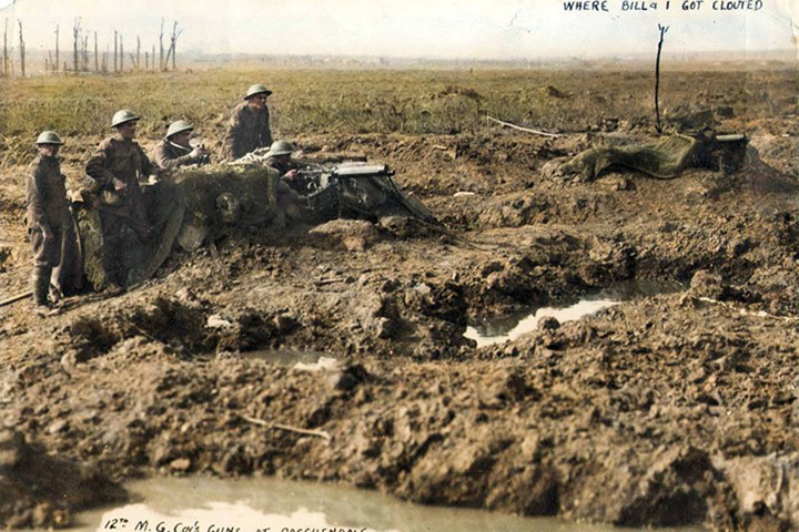 Một đại đội súng máy của Sư đoàn 4 Australia ở Polygon Wood ở khu vực Ypres nơi có thương vong lớn. Ảnh chụp ngày 28/9/1917.
