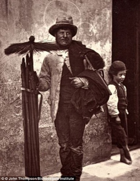 Người dân Anh những năm 1870 đã rất chật vật để kiếm sống. (ảnh: Bishopsgate Institute)