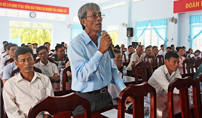 Cử tri Nguyễn Văn Đáng (xã Trung Chánh) gửi gắm nhiều kiến nghị liên quan đến lĩnh vực y tế. 