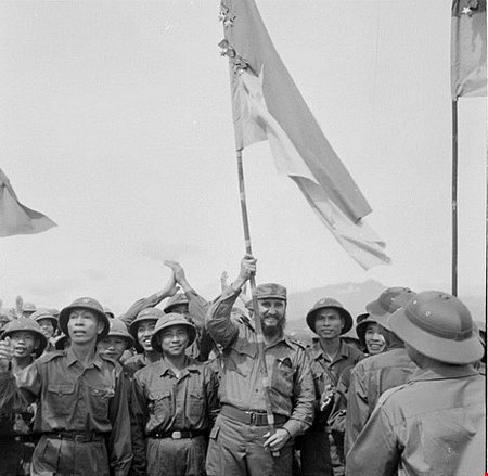 Chủ tịch Fidel Castro: “Các đồng chí hãy mang lá cờ bách chiến, bách thắng này cắm tại Sài Gòn”.
