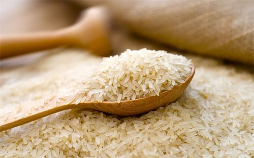 Khối lượng gạo xuất khẩu 11 tháng đầu năm 2016 ước đạt 4,54 triệu tấn và 2 tỷ USD.  So với 11 tháng năm 2015 ,  khối lượng gạo xuất khẩu năm nay giảm 25%  và giảm 20,3% về giá trị. (Ảnh: Vneconomy)