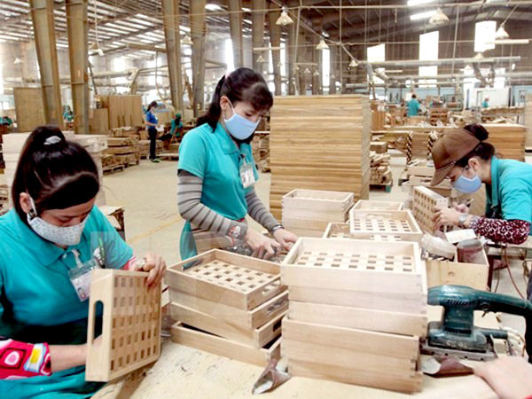 Hoa Kỳ, Nhật Bản và Trung Quốc - 3 thị trường nhập khẩu gỗ và sản phẩm gỗ lớn nhất của Việt Nam trong 10 tháng đầu năm 2016 - chiếm 69% tổng giá trị xuất khẩu gỗ và sản phẩm gỗ. Các thị trường có giá trị xuất khẩu gỗ tăng mạnh là Hàn Quốc (14,2%), Anh (10,1%), Trung Quốc (8,5%) và Úc (8,1%).