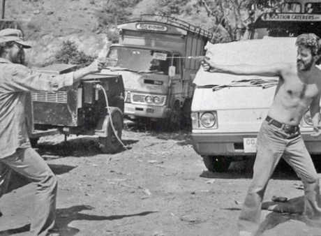 George Lucas và Steven Spielberg đang chơi bắn súng nước ở Sri Lanka vào năm 1983.
