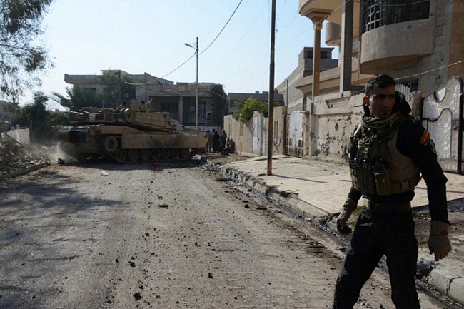 Thành viên của các lực lượng tác chiến đặc biệt Iraq (ISOF) trên đường phố ở Mosul.