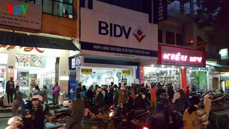 Một vụ cướp táo tợn xảy ra vào khoảng 17h ngày 6/12 tại một chi nhánh của ngân hàng BIDV trên đường Mai Thúc Loan (Tp Huế) (Ảnh: Đại Dương)