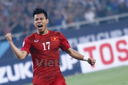 Vũ Văn Thanh ghi bàn đầu tiên ở phút 83 sau đường chuyền tinh quái của Thành Lương. (Ảnh: Minh Chiến/Vietnam+)