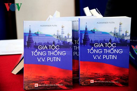 Cuốn sách “Gia tộc Tổng thống V.V.Putin”.
