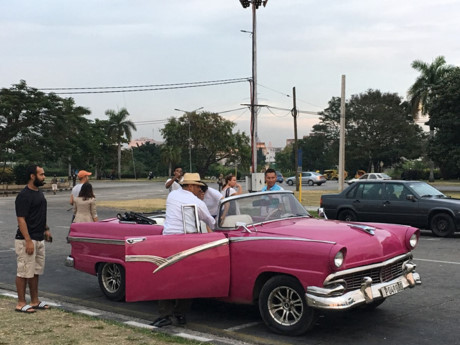 Những chiếc xe Mỹ cổ tại thủ đô Havana được coi là một trong những điểm nhấn thú vị trong bất kỳ hành trình du lịch nào tại quốc đảo này