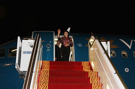 Chủ tịch Quốc hội Nguyễn Thị Kim Ngân đến sân bay Abu Dhabi, Các Tiểu vương quốc Ả-Rập Thống nhất