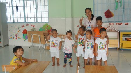 Hiện, Vĩnh Long còn hơn 2.800 trẻ em có hoàn cảnh đặc biệt khó khăn. Trong ảnh: Trẻ em được nuôi dưỡng tại Trung tâm Công tác Xã hội tỉnh.