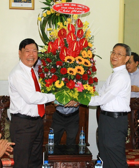Bí thư Tỉnh ủy- Trần Văn Rón thăm, chúc mừng Giáng sinh tại Tòa Giám mục.
