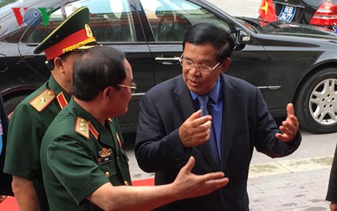 Thủ tướng Vương quốc Campuchia Hun Sen tại Bộ Tư lệnh Quân khu 7.